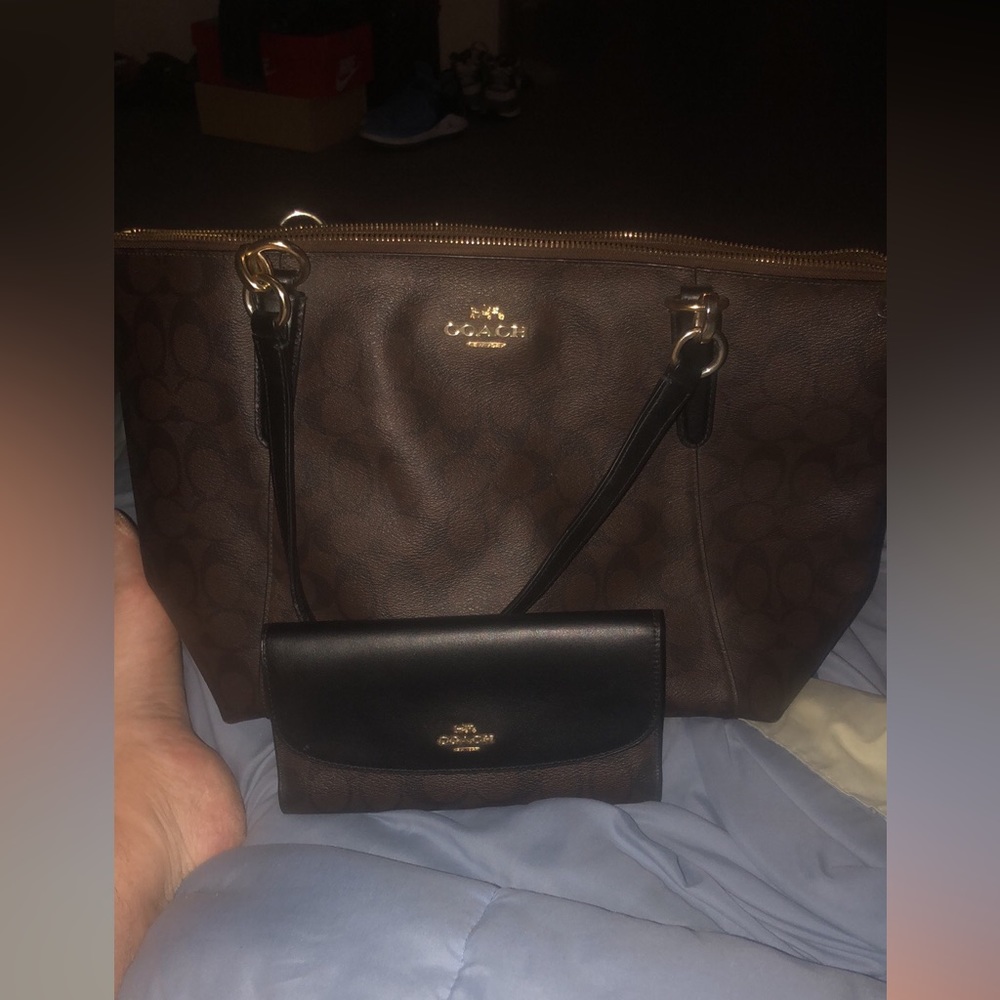 Medium Coach purse comes with matching wallet
